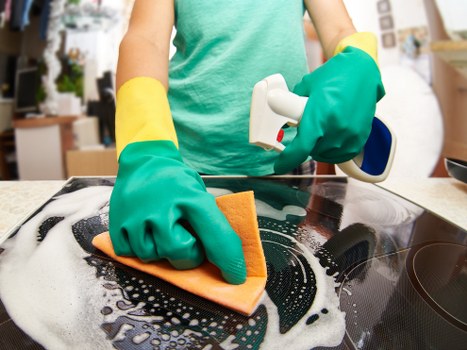Office and workspace regular cleaning in E9